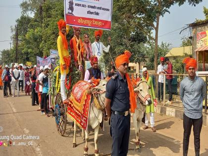 Students created a vision of Maharashtrian culture through the rally | विद्यार्थ्यांनी रॅलीतून घडविले महाराष्ट्रीयन संस्कृतीचे दर्शन, गडचिराेलीकरांचे पारणे फिटले