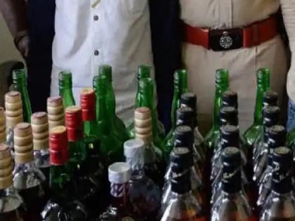 89 lakh worth of goods seized including liquor going to Gujarat | गुजरातमध्ये जाणाऱ्या मद्यसाठ्यासह ८९ लाखांचा मुद्देमाल जप्त