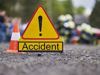 Vehicle accident due to burst tire; The driver was seriously injured | टायर फुटल्याने वाहनाचा अपघात; चालक गंभीर जखमी