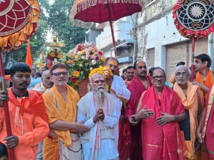 Digambara Digambara Shreepad Vallabh Digambara, procession of Sri Mukteshwar Mauli | दिगंबरा दिगंबरा श्रीपाद वल्लभ दिगंबराच्या गजरात श्री मुक्तेश्वर माउलींची मिरवणूक