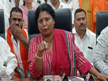 Shiv Sena deputy leader Sushma Andhare's criticism of police not registering rape complaint due to absence of Home Minister's counsel | गृहमंत्र्यांचा वचक नसल्यामुळेच पाेलिस बलात्काराची तक्रार नाेंदवत नाहीत- सुषमा अंधारे यांचे टिकास्त्र