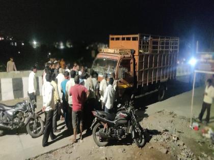 Grandmother dies in collision with Eicher | आयशरच्या धडकेत आजी-नातीचा मृत्यू