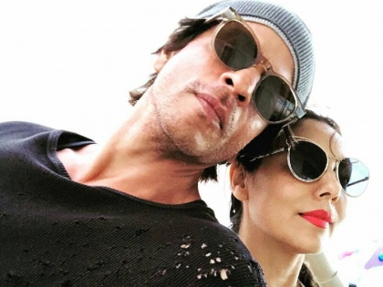 Shah Rukh Khan takes hours to dress up, says Gauri Khan | पत्नी गौरी खानने सांगितले शाहरूख खानचे ‘सीक्रेट’!!