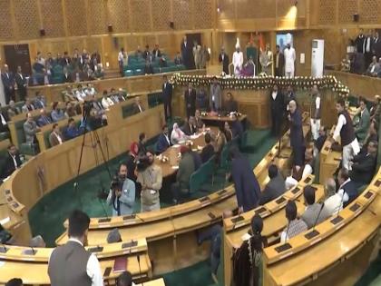 Jammu and Kashmir assembly passes Article 370 resolution, BJP MLA Raised Slogans Of 5 August Zindabad | जम्मू-काश्मीर विधानसभेत कलम ३७० पुन्हा लागू करण्याचा ठराव मंजूर; भाजप आमदारांनी '५ ऑगस्ट झिंदाबाद'च्या दिल्या घोषणा