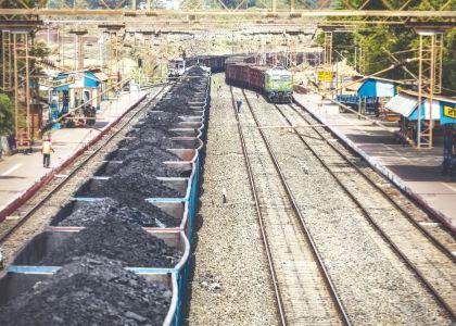 Increase supply of coal through rail; The electricity company's demand for Coal India | रेल्वेद्वारे कोळशाचा पुरवठा वाढवा; वीज कंपनीची कोल इंडियाकडे मागणी