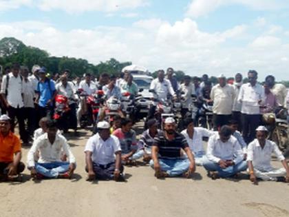 Stop right at the bridge | नादुरुस्त पुलावरच रास्ता रोको