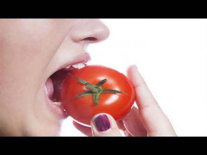 Health Tips : Side effects of eating more tomatoes, know the reason | टोमॅटो खाण्याचे फायदे माहीत असतील, आता जाणून घ्या टोमॅटो जास्त खाण्याचे मोठे नुकसान