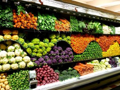 Vegetable prices fall after Diwali; Fruit prices, however, are still rising | दिवाळीनंतर भाजीपाल्याचे दर उतरले; फळांचे भाव मात्र अद्याप चढेच