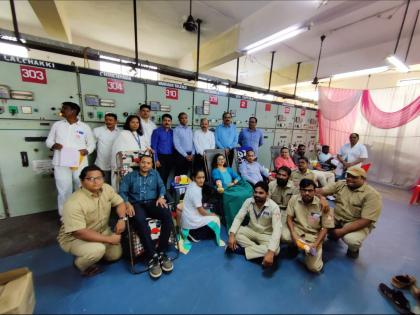 Blood Donation of 67 employees on the occasion of Mahaparinirvana Day, an initiative of Ulhasnagar Division of Mahavitaran | महापरिनिर्वाण दिनानिमित्त ६७ प्रकाशदुतांचे रक्तदान, महावितरणच्या उल्हासनगर विभागाचा उपक्रम