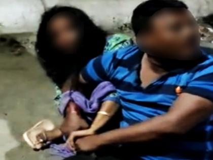 Wife thrashed drunken husband with scissors viral video, Attack on Husband by Wife in Akola | नवरा रोज दारू प्यायचा अन् घरी येऊन मारायचा; भडकलेल्या बायकोनं रस्त्यावर पळवून पळवून हाणला