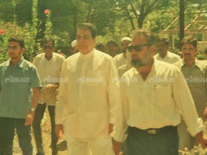 ... Then he came to the Sessions Court in Nashik to see Dilip Kumar | ...तेव्हा दिलीप कुमारांना पाहण्यासाठी नाशिक सत्र न्यायालयाभोवती लोटली होती चाहत्यांची तोबा गर्दी