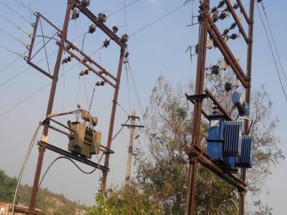 A young man who went for electricity connection died on the spot due to shock Shocking incident in Khed | वीज जोडणीसाठी गेलेल्या तरुणाचा शॉक लागून जागीच मृत्यू; खेडमधील धक्कादायक घटना