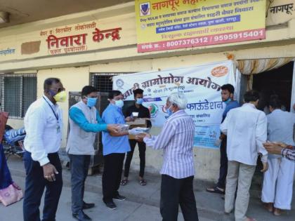 Free meal distribution scheme by Khadi Village Industries | नागपूर शहरात खादी ग्रामोद्योगतर्फे नि:शुल्क भोजन वितरण योजना