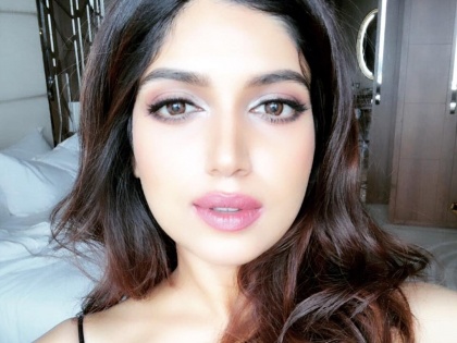 Bhumi Pednekar used a beauty app to look picture-perfect for this selfie? | भूमी पेडणेकर अचानक दिसायला लागली इतकी सुंदर? ब्युटी अ‍ॅप्स की आणखी काही??