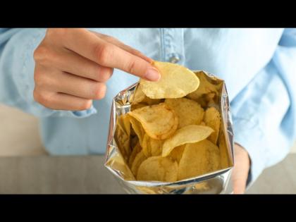 Why chips crispy packets are filled with air, know the reason | चिप्सच्या पॅकेटमध्ये हवा का भरलेली असते? जाणून घ्या यामागचं रहस्य