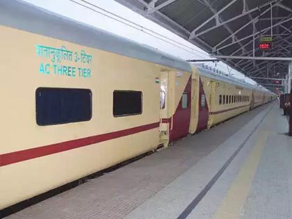 Attempted rape of girl in washroom of moving train: Accused beaten by angry passengers | धावत्या ट्रेनच्या वॉश रूममध्ये चिमुरडीवर अत्याचाराचा प्रयत्न: संतप्त प्रवाशांकडून आरोपीची धुलाई