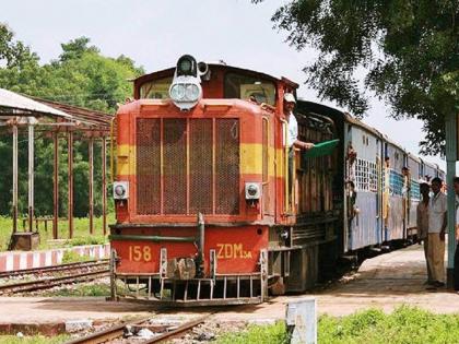 A terrible train accident was averted on Nagbhid-Chanda route | नागभिड-चांदा मार्गावर भयानक रेल्वे अपघात टळला, स्टेशन मास्तरचा अक्षम्य हलगर्जीपणा