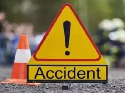 Elderly woman killed in vehicle collision while carrying charging mobile phone | चार्जिंगचा मोबाइल घेऊन येताना वाहनाची धडक, वृद्धा ठार