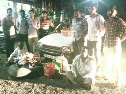 In Solapur, the police took the forage of both the illegal possession and the possession | सोलापूरात पोलीसांची अवैध धंद्यावर धाड, दोघांना घेतले ताब्यात