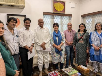 students-parents in NEET-UG case met with Sharad Pawar | नीट-युजी प्रकरणी विद्यार्थी-पालकांकडून शरद पवार यांची भेट