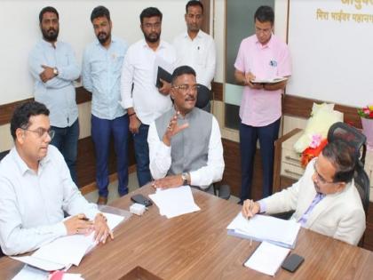 Commissioner assures MLAs to start concrete road works in Mira Bhayander after monsoon | मीरा भाईंदरमधील काँक्रीट रस्त्यांची कामे पावसाळ्यानंतर सुरु करण्याचे आयुक्तांचे आमदारांना आश्वासन