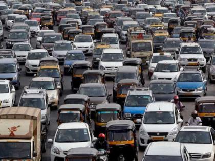 In Mumbai, it is impossible to maintain a speed of 5 km per hour; Daily routing of roads | मुंबईत वाहनांचा वेग ताशी ८० किमी ठेवणेही अशक्य; रस्त्यांच्या दैन्यावस्थेचा फटका