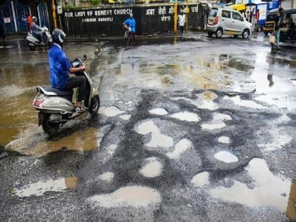 Municipal Corporation on 'alert mode' for roads to be in good condition after heavy rains | अतिवृष्टीनंतर सुस्थितीतील रस्त्यांसाठी  महानगरपालिका ‘अलर्ट मोडवर’