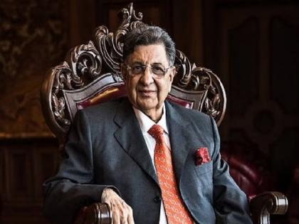 Serum Institute Founder President Cyrus Poonawalla suffered a heart attack | सिरम इन्स्टिटयूटचे संस्थापक अध्यक्ष डॉ. सायरस पुनावाला यांना हृदयविकाराचा झटका