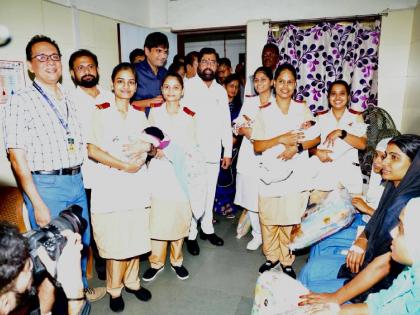 I gave five star hostel as promised, now it is your responsibility to provide five star service to patients says Chief Minister eknath shinde |  मी शब्द दिल्याप्रमाणे पंचतारांकित दर्जाचे वसतिगृह दिले, आता रुग्णांना पंचतारांकित सेवा देण्याची जबाबदारी तुमची - मुख्यमंत्री