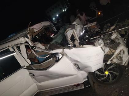 Accident; 7 died on the spot; 4 year child injured | मुलगी बघायला गेलेल्या ७ जणांवर काळाने घातला घाला