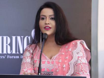 My mental balance is not disturbed; Amrita Fadnavis spoke on women's privacy | Amruta Fadnavis: माझे मानसिक संतुलन ढासळलेले नाहीय; अमृता फडणवीस महिलांच्या प्रायव्हसीवर बोलल्या