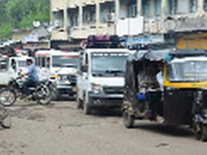 The summit reached the peak of traffic | बेशिस्त वाहतुकीने गाठला कळस