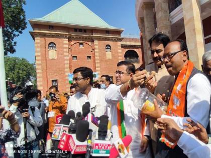 Jubilation at the BJP office in the Vidhan Bhavan area of the Gram Panchayat election | ग्रामपंचायत निवडणुकीचा विधानभवन परिसरातील भाजप कार्यालयात जल्लोष