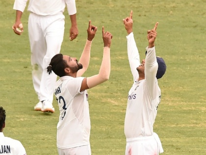 India vs Australia : Stumps on Day 4, India need 324 runs and Australia need 10 wickets on the final day   | India vs Australia, 4th Test Day 4 : पावसामुळे आजचा खेळ थांबला; पाचव्या दिवशी टीम इंडियाची कसोटी!