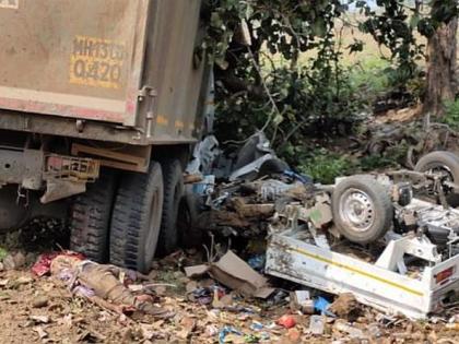 Tipper hits auto in Gadchiroli; Two killed, one serious | गडचिरोलीत मालवाहू ऑटोला टिप्परची धडक; दोन ठार, एक गंभीर