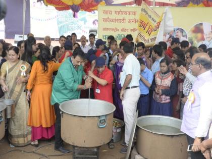 Aab .. 500 kg of vegetables prepared by Vishnu Manohar in Jalgaon | अबब.. जळगावात विष्णू मनोहर यांनी तयार केली 500 किलो भाजी