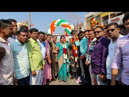 Shellubazaar, muddy war procession of soldiers who returned after serving the country! | देशसेवा करून परतलेल्या जवानाची शेलुबाजार, चिखलीत जंगी मिरवणूक !