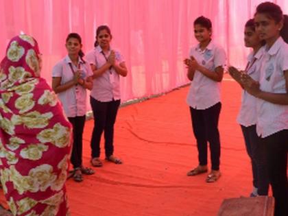 Responsibility for the polling station conducted by the sisters | सखींनी सांभाळली मतदान केंद्राची जबाबदारी