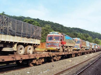 Coronavirus, Lockdown News: 441 trucks transport essential goods from Ro-Ro service | Coronavirus, Lockdown News: रो-रो सेवेतून ४४१ ट्रकमधून अत्यावश्यक सामग्रीची वाहतूक