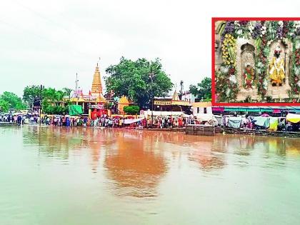 A huge crowd of devotees along with pilgrims gathered at Srikshetra Dhapewada on Thursday for the darshan of Vitthal-Rukmini | विदर्भाच्या पंढरीत ‘भक्ती’चा महापूर; जय हरी विठ्ठल’च्या जयघोषाने दुमदुमला परिसर