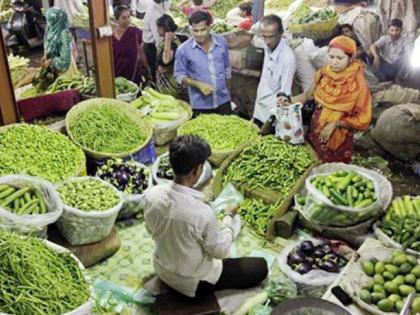 Rush before curfew; Long lasting fruits and vegetables are expensive ... | संचारबंदीच्या आधीच धावपळ; अधिक काळ टिकणाºया फळभाज्या महाग...