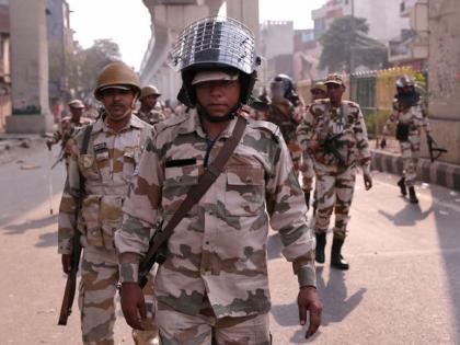 Delhi Voilence: 'Who are these people in military outfits deployed in riot areas?' Shiv Sena Asked question to Modi Government PNM | Delhi Violence: 'दंगलग्रस्त भागात तैनात असलेले हे लष्करी पोशाखातले लोक कोण?'