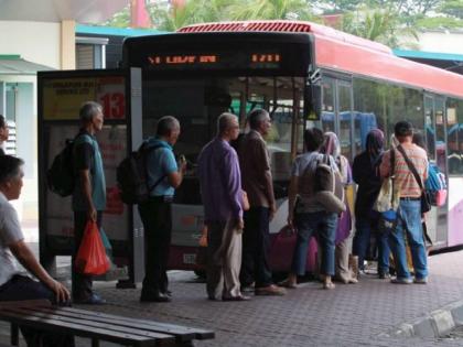 Busport commuters are far away from facilities like airport! | एअरपोर्टसारख्या सुविधांपासून बसपोर्टचे प्रवासी कोसोदूर !