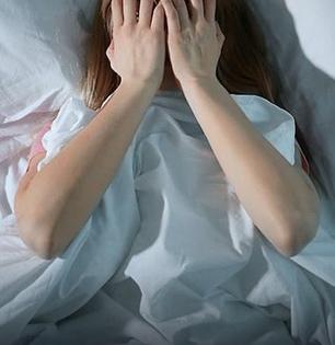 रोज फक्त ६ तास झोपता? कमी झोपेने पाहा ‘कसं’ पोखरतं तुमचं आयुष्य-नातीही लागली तुटू कारण..