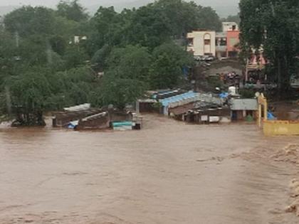 Three leisure ponds near Virkhel | विरखेलजवळील तीन पाझर तलाव फुटल्याने ‘पांझरेला’ मोठा पूर Three leisure ponds near Virkhel | विरखेलजवळील तीन पाझर तलाव फुटल्याने ‘पांझरेला’ मोठा पूर