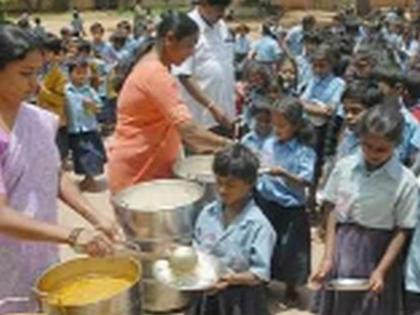 3 cooks in the district, benefit of honorarium to the helpers | जिल्ह्यातील ३४२८ स्वयंपाकी, मदतनीसांना मानधनवाढीचा लाभ 3 cooks in the district, benefit of honorarium to the helpers | जिल्ह्यातील ३४२८ स्वयंपाकी, मदतनीसांना मानधनवाढीचा लाभ
