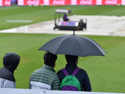 After the match was canceled due to rain, three cricketers drank and went to hotel ... | धक्कादायक! पावसामुळे सामना रद्द झाल्यावर तीन क्रिकेटपटू पी पी प्यायले आणि हॉटेलमध्ये...