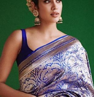 सिल्कच्या साड्या खराब होऊ नयेत म्हणून लक्षात ठेवा ७ गोष्टी, साड्यांची चमक कधीच उडणार नाही