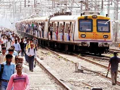 maharashtra rain live updates mumbais central western and harbour trains running late | Maharashtra Rain Live Updates : लोकलची हार्बर लाईन ठप्प, 1 तासांपासून प्रवाशी खोळंबले