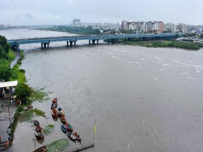 Suicide of adult in Tapi river, sudden death reported | तापी नदीत प्रौढाची आत्महत्या, आकस्मिक मृत्यूची नोंद